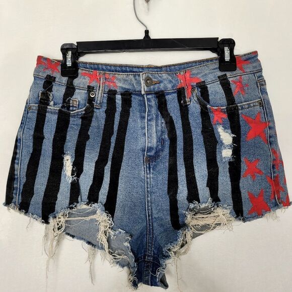 Her Universe Birds Of Prey Harley Quinn Distressed Denim Shorts Size 5 - Picture 1 of 8